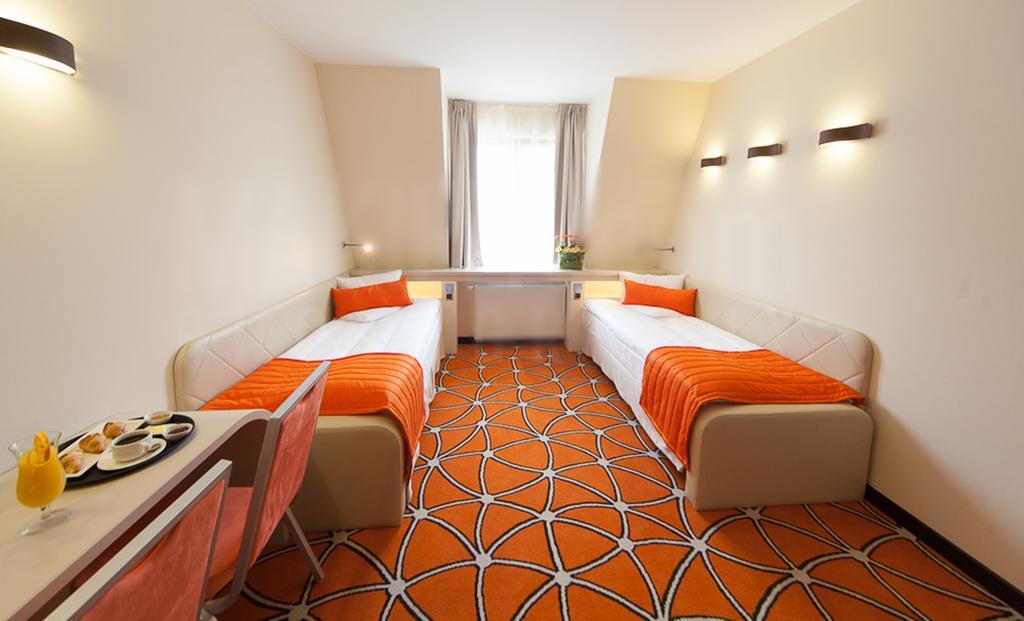 Hotel Eclipse Domasław Pokoj fotografie
